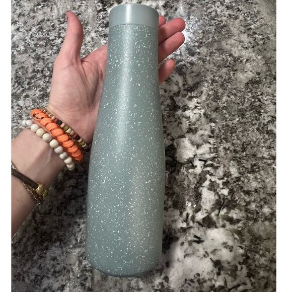 Lululemon Light Green Back to Life Sport Bottle, 24 Ounces - Picture 7 of 10